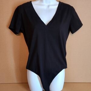 Egreis Black Fitted Bodysuit with V-Neck Sz M
